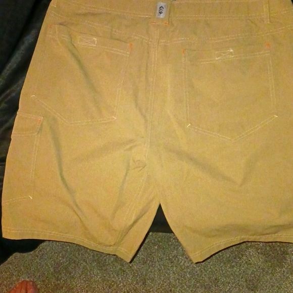 NWOT MENS size 38 cargo shorts - Picture 2 of 6